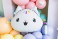 5904555099357 BALON FOLIOWY ŁAKOTEK BIAŁY KOCI DOMEK GABI NA URODZINY NA HEL DUŻY 67CM 23.jpg