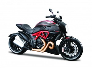Maisto Motor Ducati Diavel Carbon bez podstawki 1:18